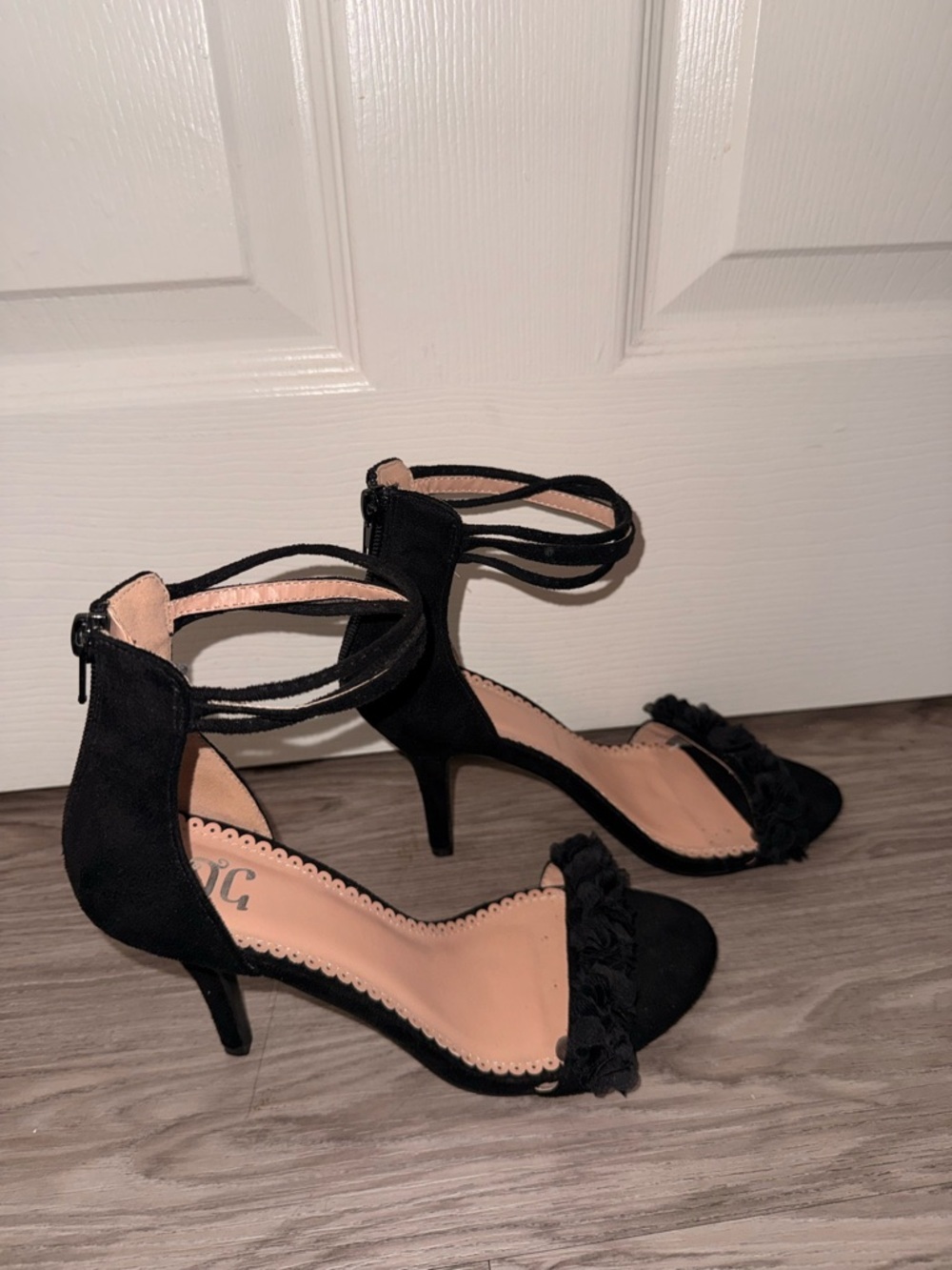 Black Ankle-Strap Floral Accent Sandals - Women - Picture 3 of 6